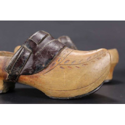 Ancienne Paire de Petits Sabot Régionales d'Enfants