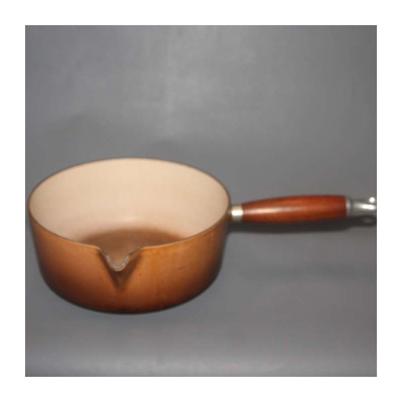 Le Creuset casserole en fonte émaille ancienne.