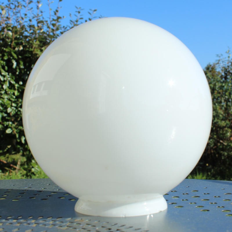 plafonnier-boule-opaline-blanche-20-cm