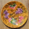 plat-rond-barbotine-décor-fruits-Sarreguemines
