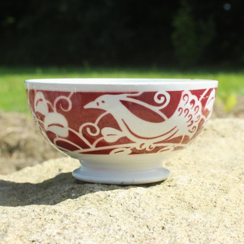 bol-faïence-de-Badonviller-oiseau-blanc-et-rouge-au-pochoir-
