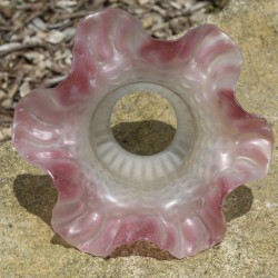 abat-jour-forme-tulipe-en verre-volant-couleur-rose-décoration-rétro