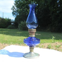 ancienne-lampe-à-pétrole--bleu cobalt