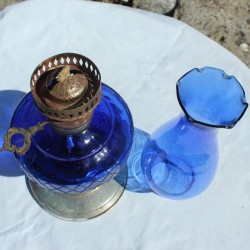lampe-à-pétrole-bleu-cobalt-ancien