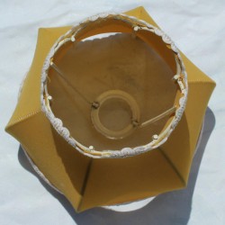 ancien-abat-jour-jaune-décoration-vintgae
