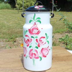 pot à lait décoratif à fleurs