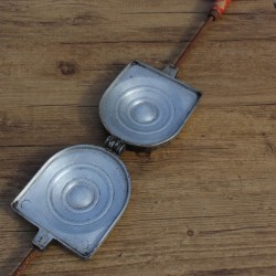 Ancien appareil à croque-monsieur en fonte d'aluminium