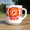 Mug en opale vintage, objet publicitaire des années 70, Mobil