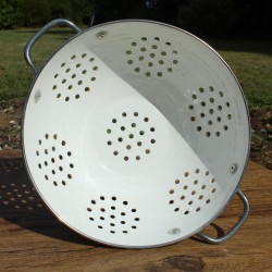 Passoire émaillée blanche vintage