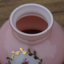 Abat-jour opaline rose décor de fleurs