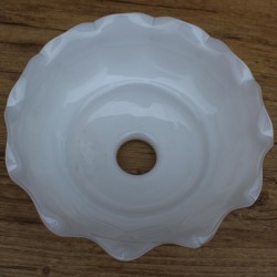 Suspension en verre opaline beige  luminaire vintage