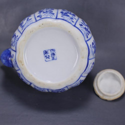 théière-chinoise-bleu-et-blanc-19ème
