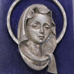 applique-ancienne-vierge-marie-en-etain-support-velours