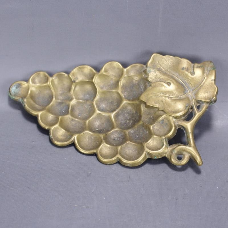 Broche Ancienne Art Nouveau - Motif Feuille De Vigne Et Grappe De Raisin En Laiton Doré - Occasion Très Bon État