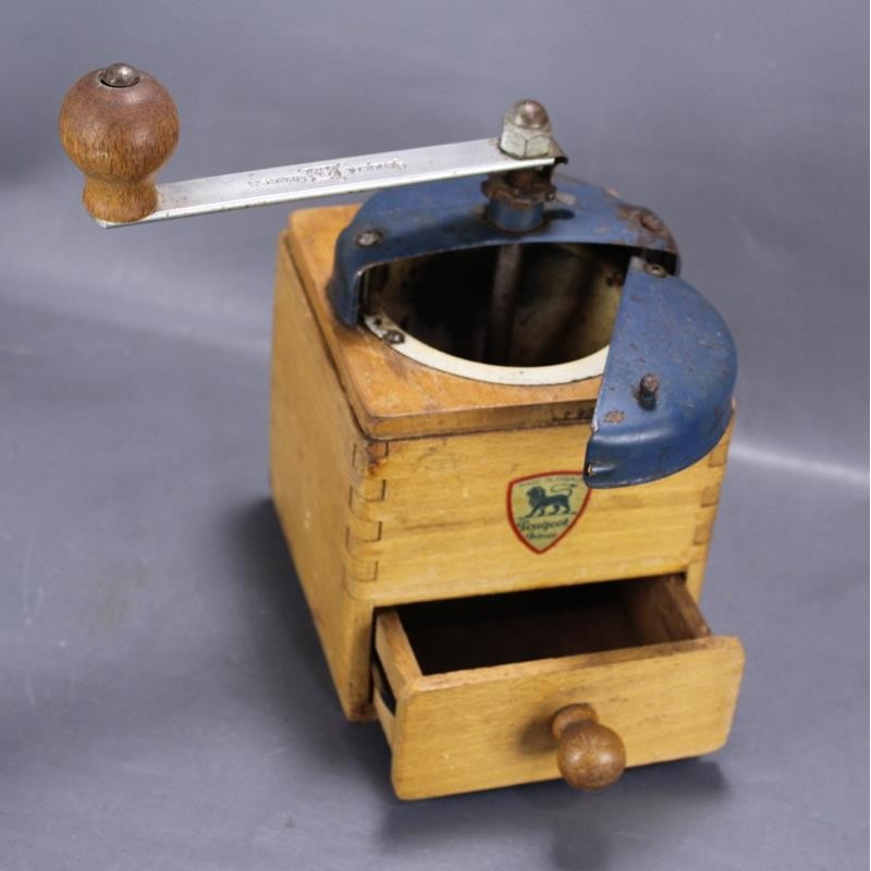 Ancien moulin à café Peugeot