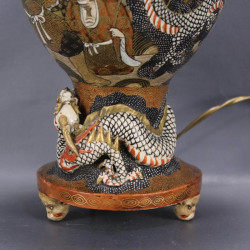 vase-lamp-decorated-dragon