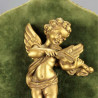 Angelot-putti-chérubin -au-violon-sur-velours