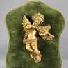 Angelot-putti-chérubin -au-violon-sur-velours