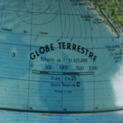 globe-terrestre-bleu-vintage