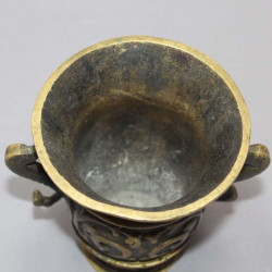 Mortier-en-bronze-ancien-avec-son-pilon