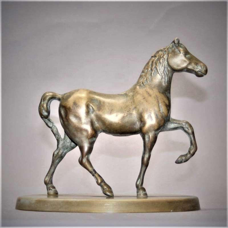 Statuette-cheval-arabe-ancienne-en-laiton