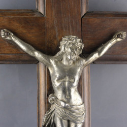 ancien-crucifix-christ-tête-a-gauche