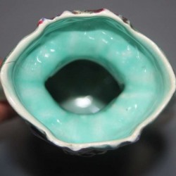 vase ancien en barbotine